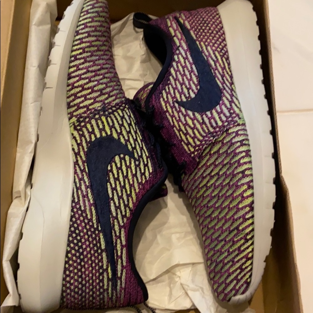 Men’s Nike Flyknit Rosherun Size 11